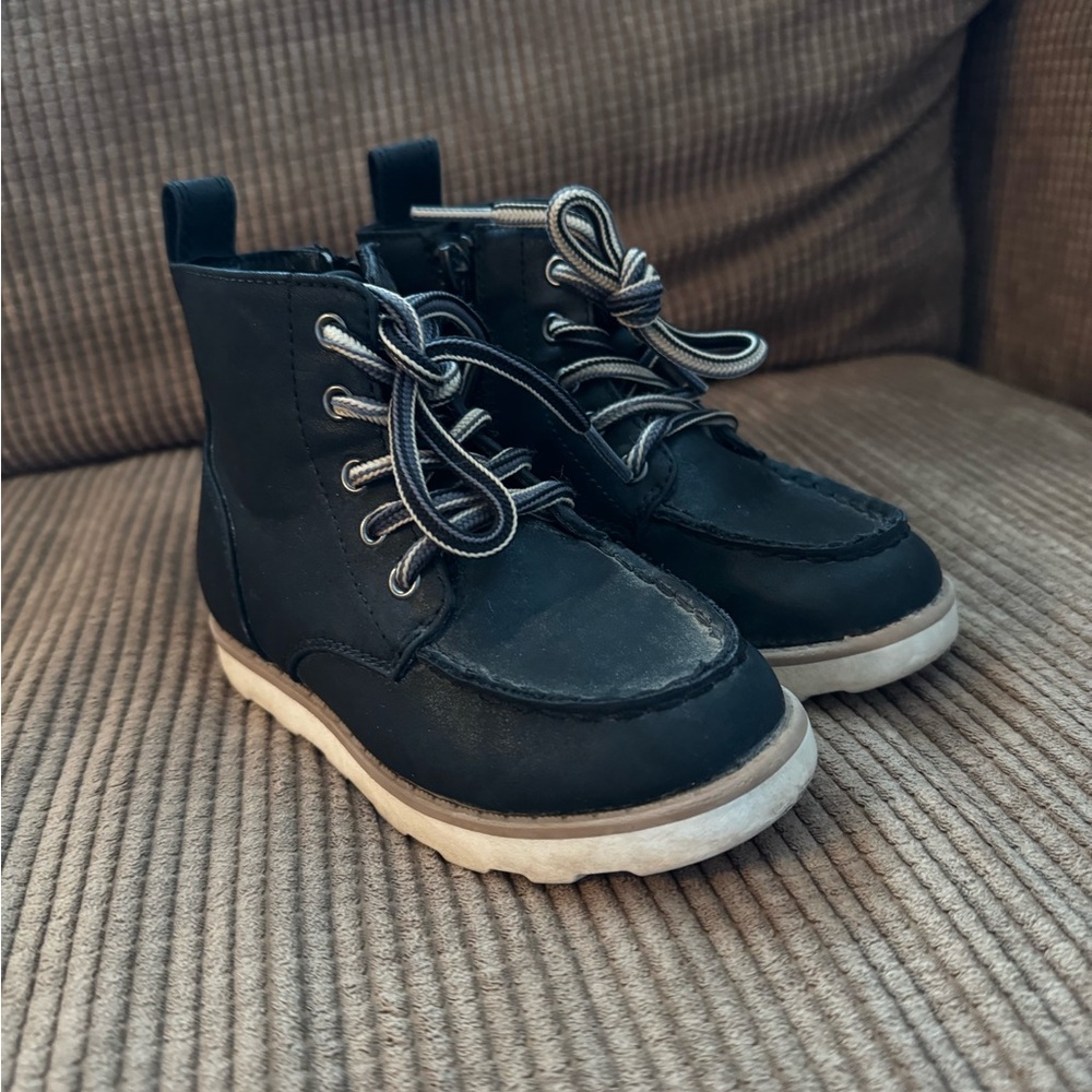 Kids size 8 Black Lace-Up Boots